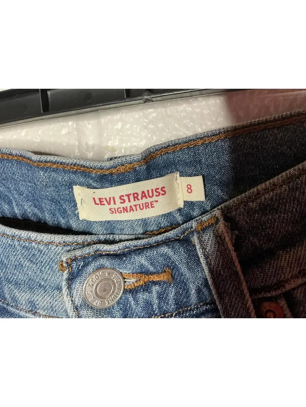 < Levi’s Denim High-Rise Distressed Hem Skirt With Slit > - Picture 2 of 4